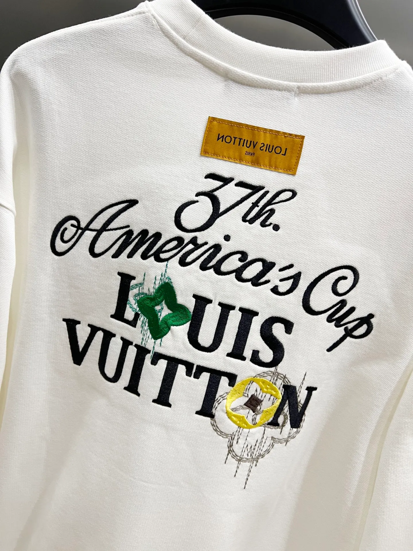 🅿️290 1v Louis* 2025 autumn and winter new style, customized 430g double yarn fabric, round neck long-sleeved sweatshirt, classic three-dimensional embroidery design, high-end version! The same loose version for men and women S M L XL XXL five sizes color black white